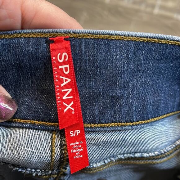 NEW SPANX Distressed Skinny Jeans Medium Wash Women’s Size Small - Picture 6 of 7